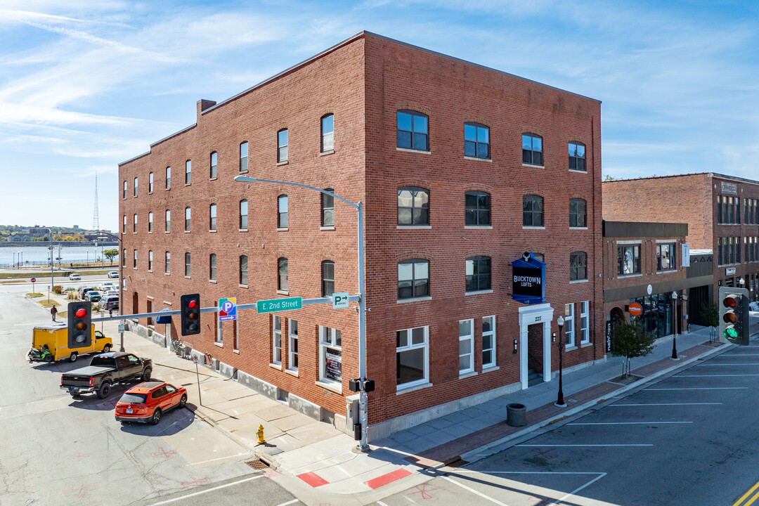 Bucktown Lofts in Davenport, IA - Foto de edificio