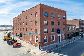 Bucktown Lofts in Davenport, IA - Foto de edificio - Building Photo