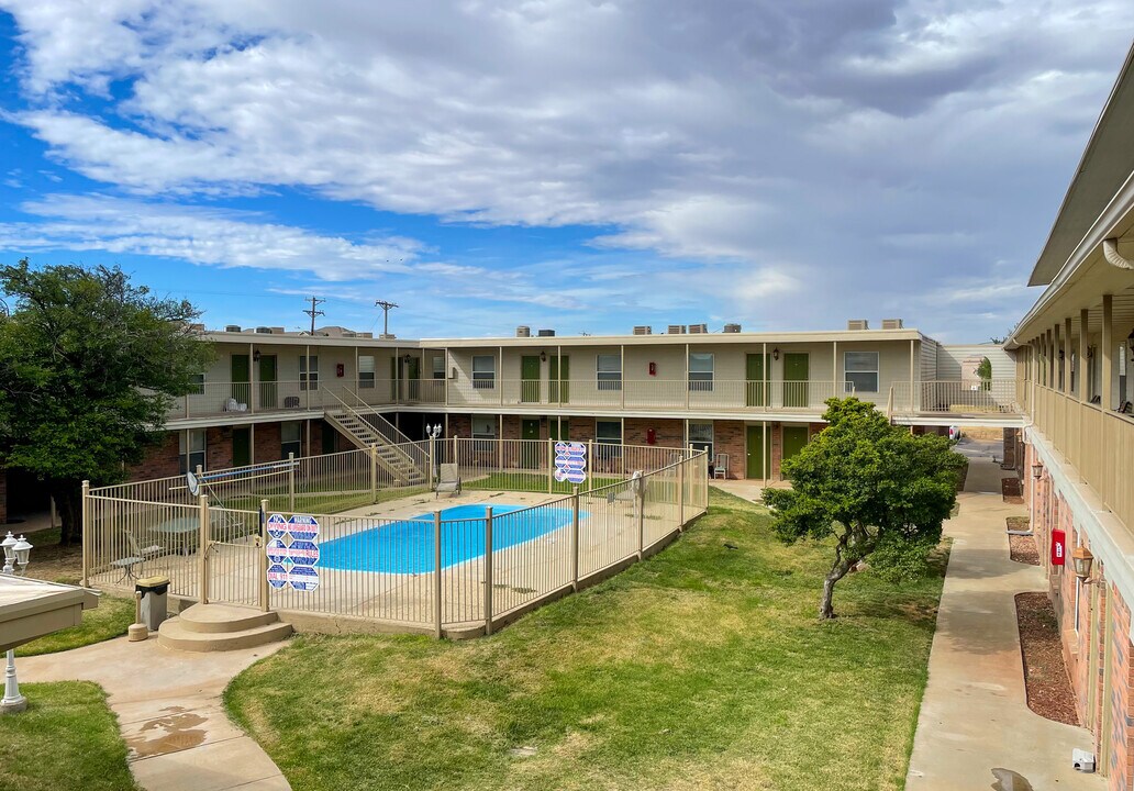 West Oaks Apartments Photo