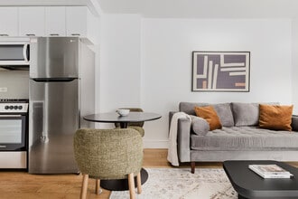 230 E 44th St in New York, NY - Building Photo - Building Photo