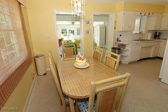 361 1st Ave N in Naples, FL - Building Photo - Building Photo