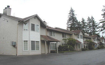 Hill Crest Condominiums in Mountlake Terrace, WA - Building Photo - Building Photo