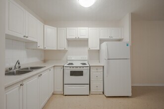 Argyle in Hamilton, ON - Building Photo - Interior Photo