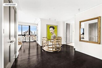 200 E 61st St in New York, NY - Building Photo - Building Photo