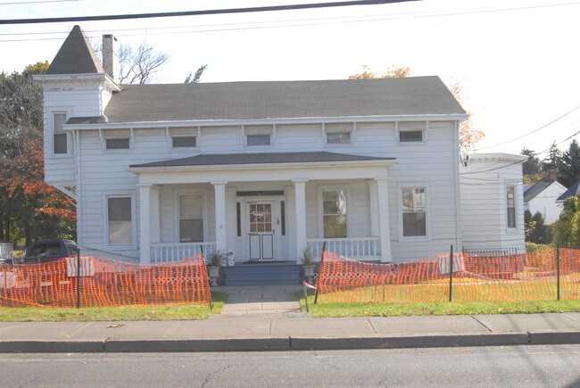 12 N Liberty Dr in Stony Point, NY - Building Photo - Building Photo