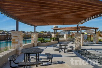 13547 Emerson Wy in Saint Hedwig, TX - Foto de edificio - Building Photo