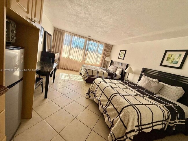 19201 Collins Ave, Unit 241 in Sunny Isles Beach, FL - Building Photo - Building Photo