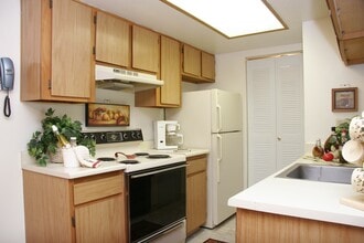 Grand View in Colorado Springs, CO - Building Photo - Building Photo