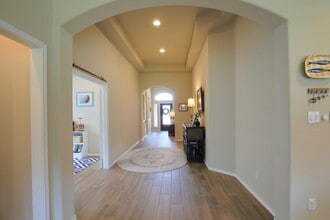2406 Valencia Crest in San Antonio, TX - Foto de edificio - Building Photo