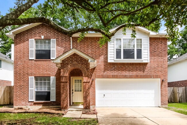 6923 Echo Pines Dr