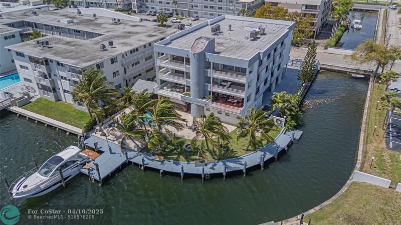 468 Golden Isles Dr in Hallandale Beach, FL - Building Photo