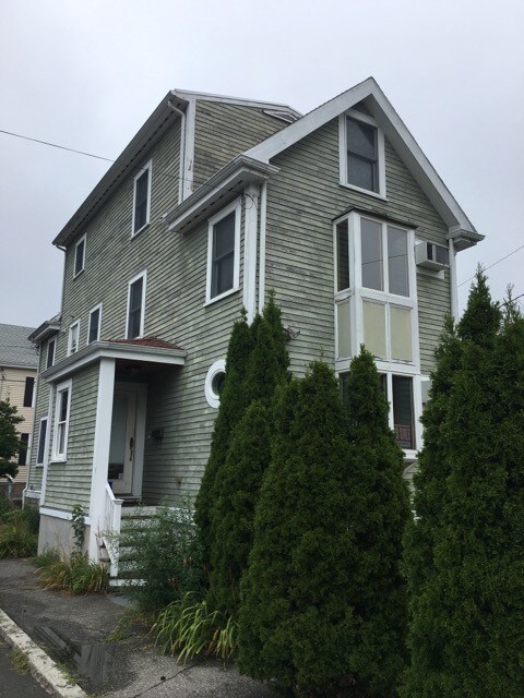 4 Center St, Unit 2 in Woburn, MA - Building Photo