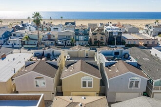 208 E Balboa Blvd in Newport Beach, CA - Building Photo - Building Photo