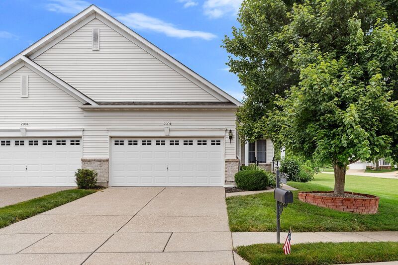 2201 Hawks Landing Dr in Lake St. Louis, MO - Building Photo