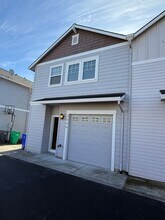 2609 SE 105th Ave in Portland, OR - Building Photo - Building Photo