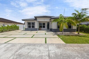 13063 SW 256th St in Homestead, FL - Building Photo