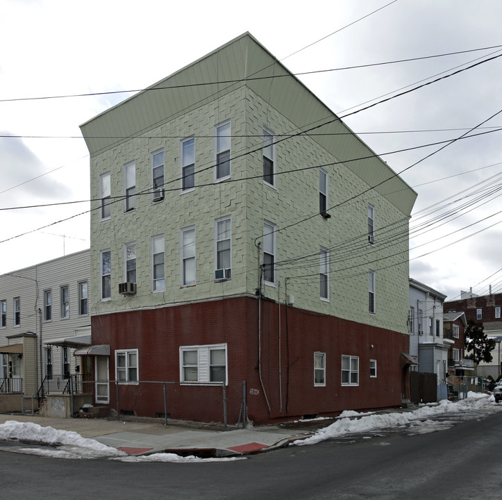 15 Pierce Ave in Jersey City, NJ - Building Photo