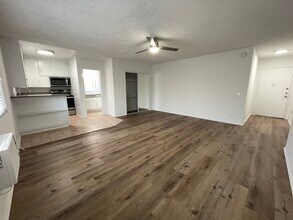 6340 Vineland Ave in North Hollywood, CA - Foto de edificio - Building Photo