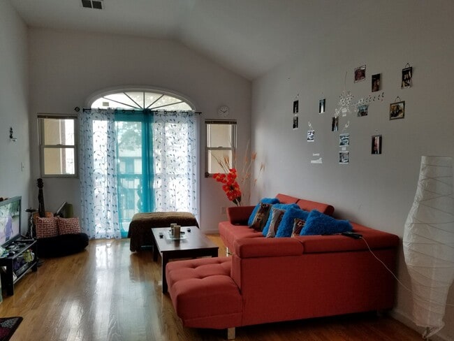 49 Nelson Ave, Unit # 2 in Jersey City, NJ - Foto de edificio - Building Photo