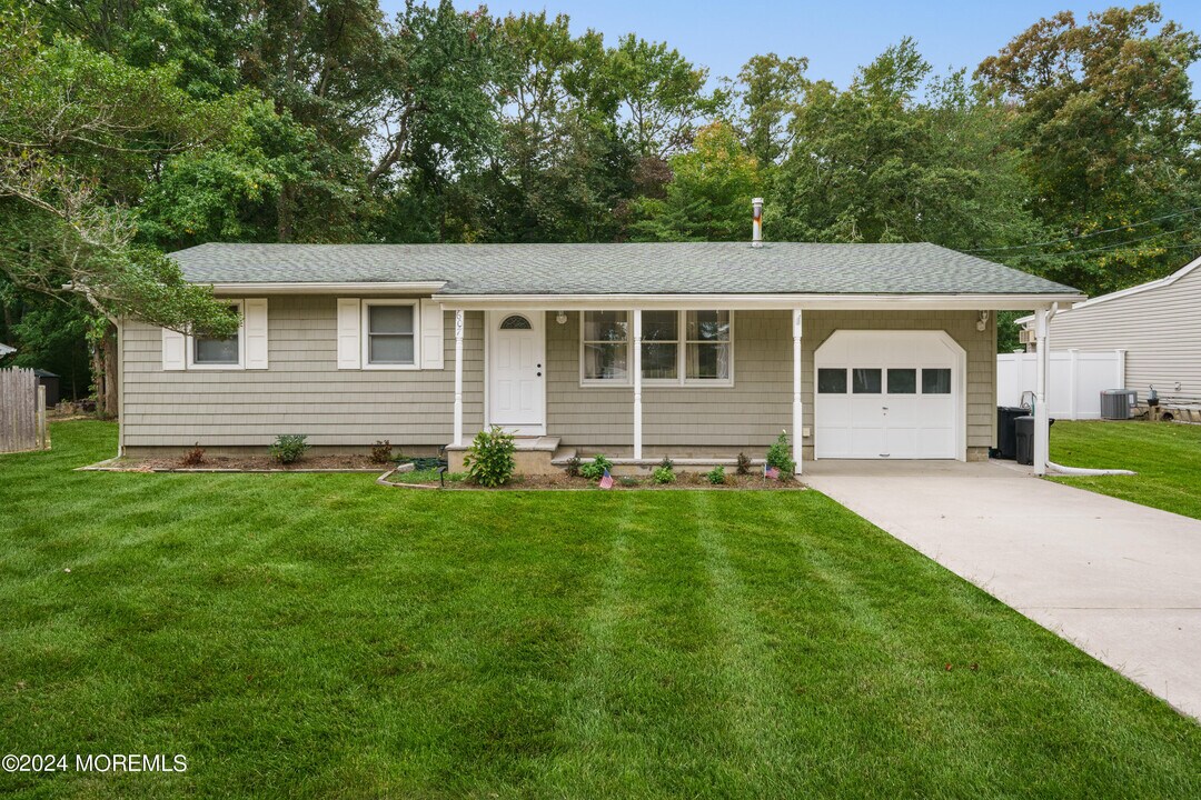 607 Sunrise Blvd in Forked River, NJ - Building Photo