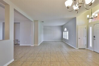 813 Seminole Sky Dr in Ruskin, FL - Building Photo - Building Photo