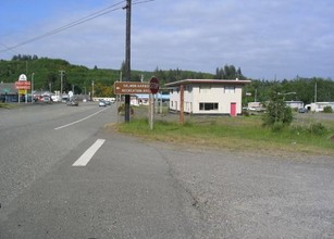 75303 US Highway 101 in Reedsport, OR - Building Photo - Building Photo