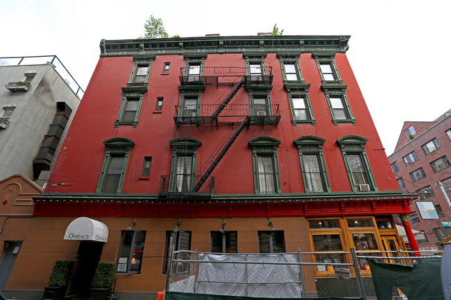 174 Grand St in New York, NY - Building Photo - Building Photo