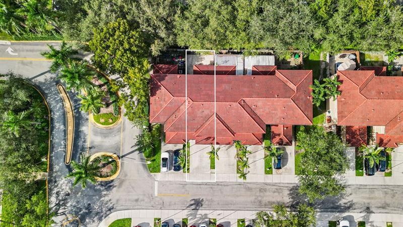 7923 N Southwood Cir in Davie, FL - Building Photo