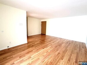 20 W Harriet Ave in Palisades Park, NJ - Building Photo - Building Photo