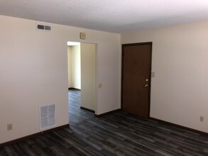 2309 Southridge Dr in Jefferson City, MO - Foto de edificio - Building Photo