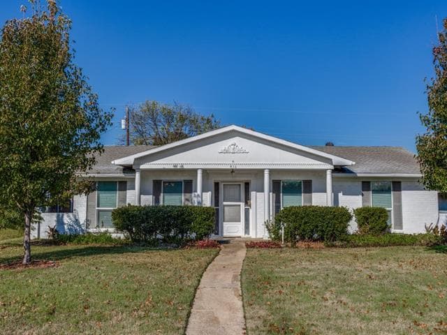 property at 416 Cambridge Dr