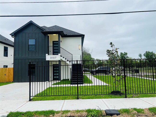 3107 Grassmere St in Houston, TX - Building Photo - Building Photo