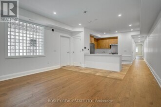 2579 Yonge St in Toronto, ON - Building Photo - Building Photo