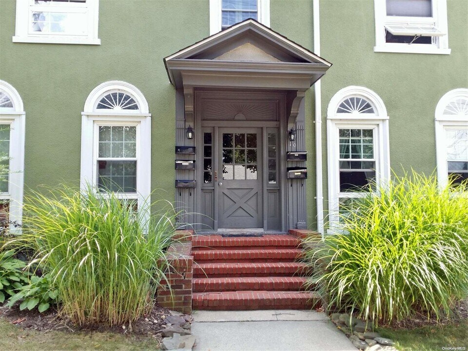 158 Fire Island Ave-Unit -04 in Babylon, NY - Building Photo