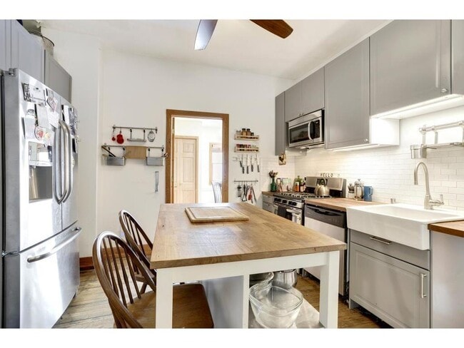 809 W 28th St, Unit B in Minneapolis, MN - Foto de edificio - Building Photo