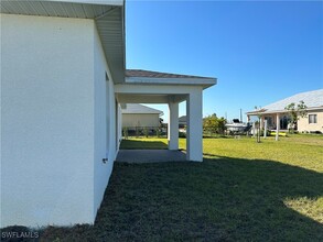 2604 NW 8th Pl in Cape Coral, FL - Building Photo - Building Photo