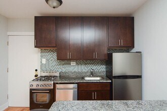 820 W Cornelia Ave in Chicago, IL - Foto de edificio - Building Photo