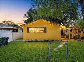 2760 NW 58th St in Miami, FL - Building Photo