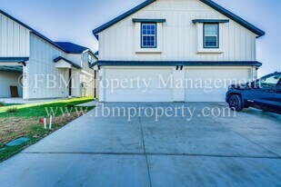 920 Cooksey Ct in Grandview, TX - Building Photo