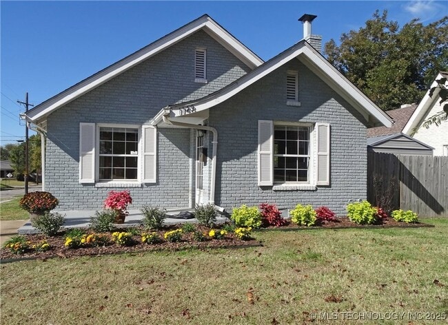property at 1148 S Columbia Ave