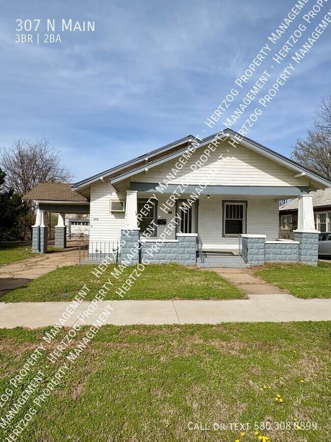 property at 307 N Main St