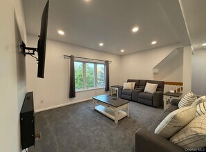 3 Highview Ct in Woodbury, NY - Building Photo - Building Photo