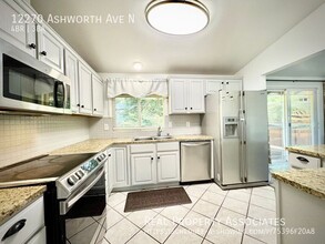 12270 Ashworth Ave N in Seattle, WA - Building Photo - Building Photo