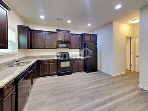 908 Pine Ln in Lawrenceville, GA - Foto de edificio - Building Photo