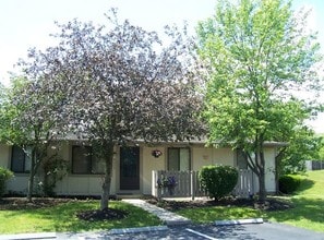 Charing Cross in Bowling Green, OH - Foto de edificio - Building Photo