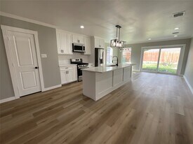 7735 Meadville St in Houston, TX - Building Photo