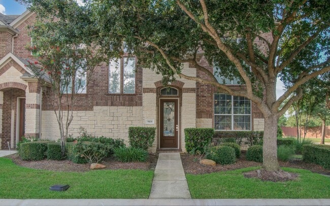 property at 9106 Sunlight Oak Ln