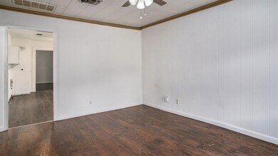 1111 St Edwards St in River Oaks, TX - Foto de edificio - Building Photo