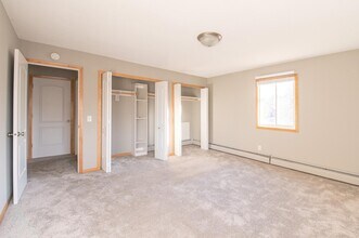 7412 W 22nd St, Unit Greensboro Condos in Minneapolis, MN - Foto de edificio - Building Photo