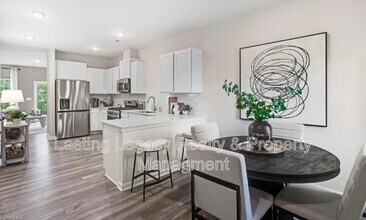 3134 Fall Hls Dr in Winston-Salem, NC - Building Photo - Building Photo